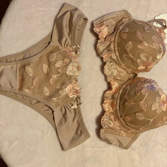 Brazilian bra and panty set - Picture 6 of 8